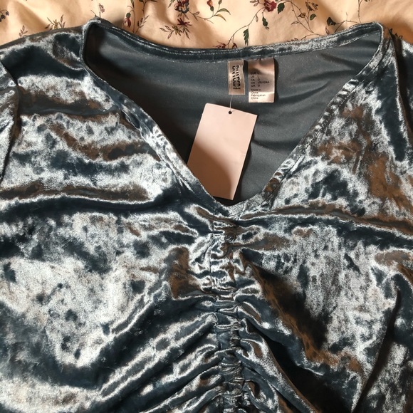 H&M scrunchy long sleeve crop top - Picture 2 of 2